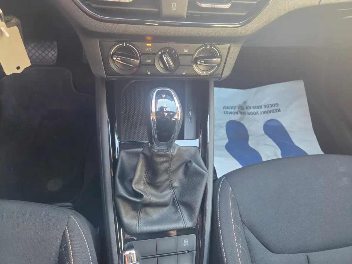 1.5 TSI Automaat/ Wegklapbare trekhaak/ Android auto- Apple carplay/ Parkeersesnoren achter/ Rijklaarprijs!