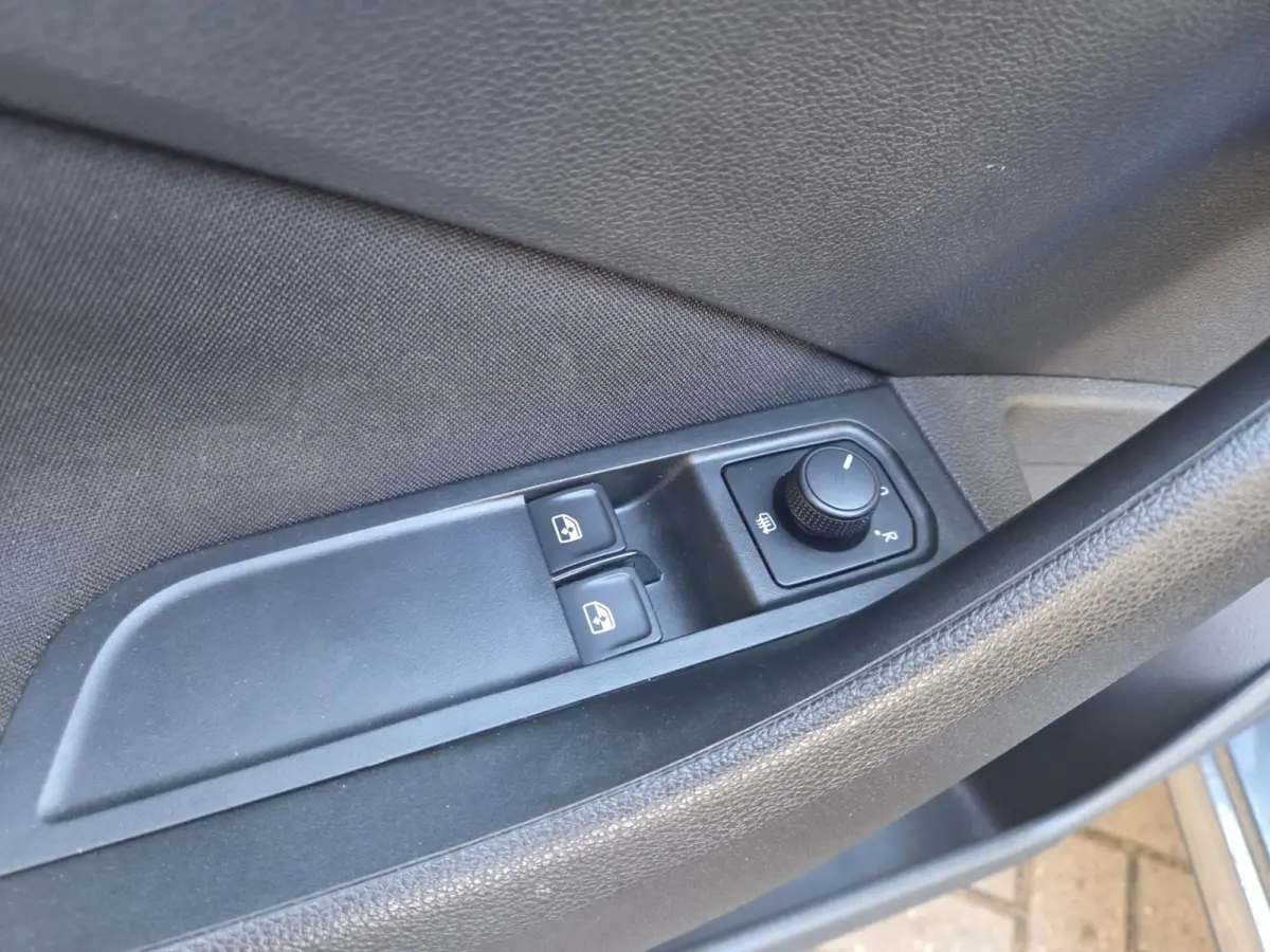 1.5 TSI Automaat/ Wegklapbare trekhaak/ Android auto- Apple carplay/ Parkeersesnoren achter/ Rijklaarprijs!