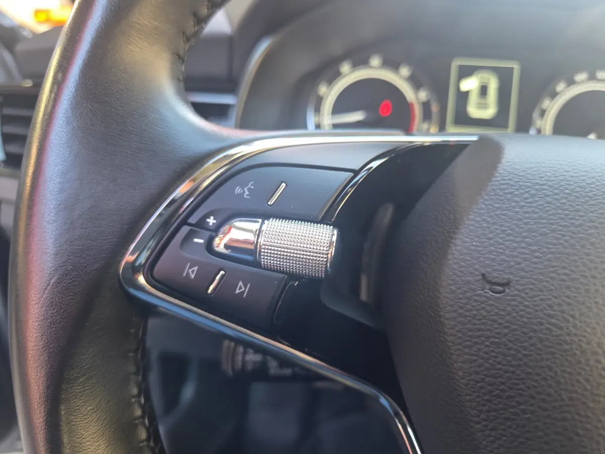 1.5 TSI Automaat/ Wegklapbare trekhaak/ Android auto- Apple carplay/ Parkeersesnoren achter/ Rijklaarprijs!