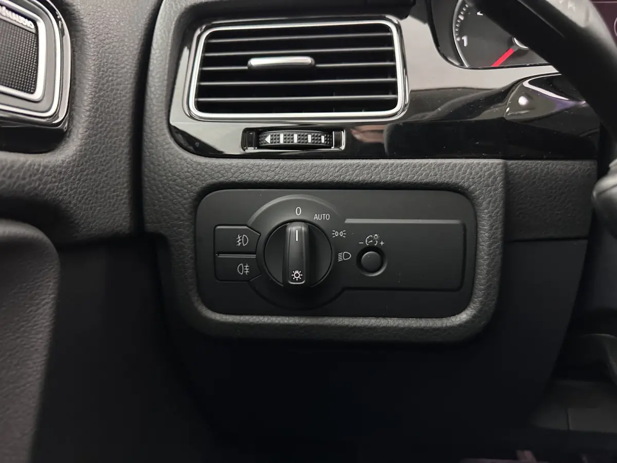 3.0 TDI Highline Aut. *PANO | LEATHER | BI-XENON | TOPVIEW | BLINDSPOT | DYNAUDIO | AIR-SUSPENSION | NAVI-FULLMAP | PRIVACY-GLASS | SHIFTPADDLES | ADAPTIVE-CRUISE | ECC | TOWBAR | PDC | 20''