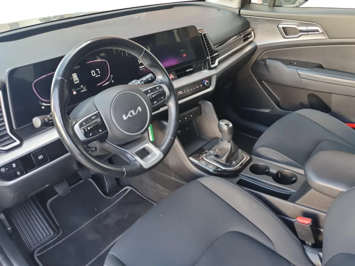1.6T MHEV DynamicLine Edition | Stoel en stuurverwarming | Navigatie | Camera | Apple Carplay / Android Auto | Climate control |
