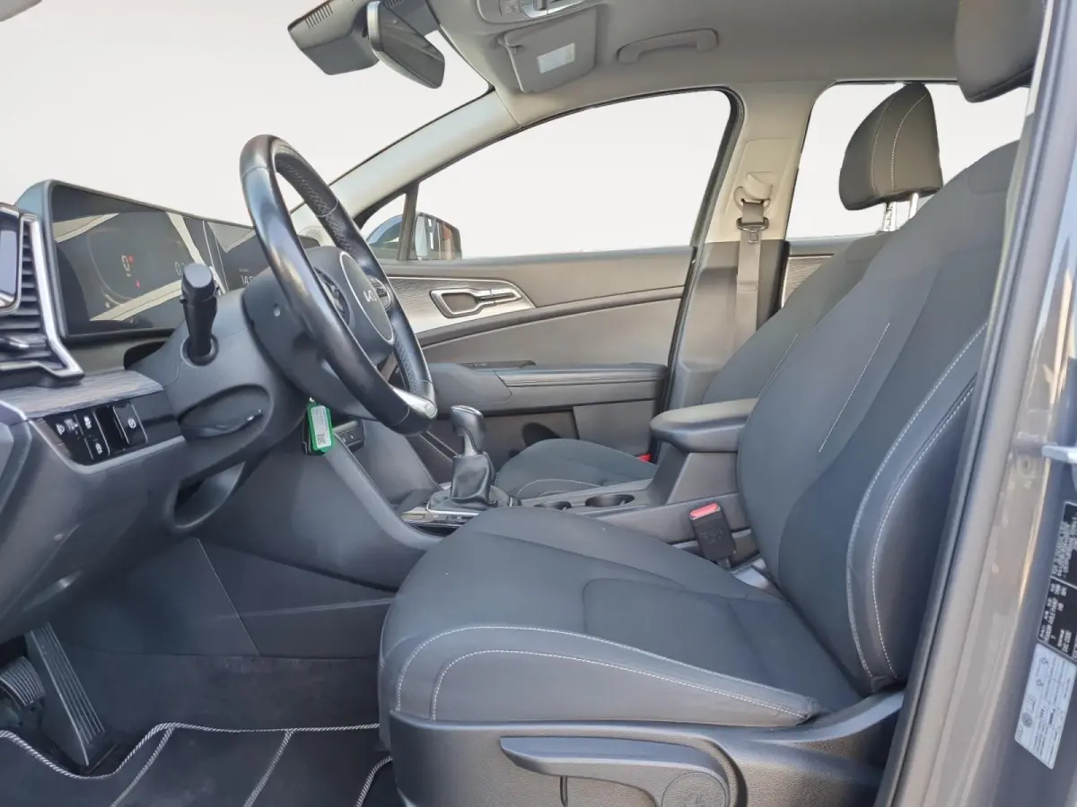 1.6T MHEV DynamicLine Edition | Stoel en stuurverwarming | Navigatie | Camera | Apple Carplay / Android Auto | Climate control |