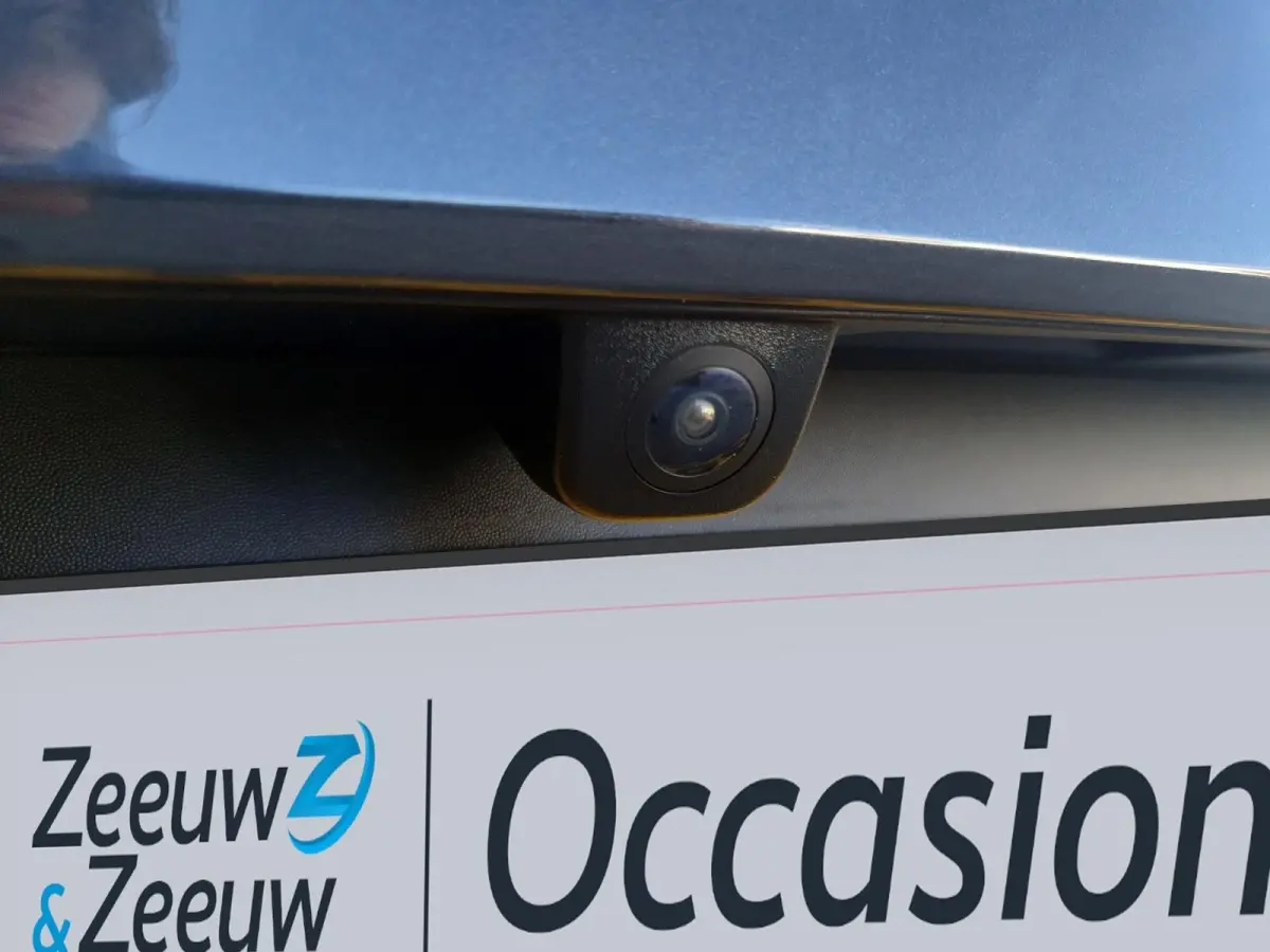 1.6T MHEV DynamicLine Edition | Stoel en stuurverwarming | Navigatie | Camera | Apple Carplay / Android Auto | Climate control |
