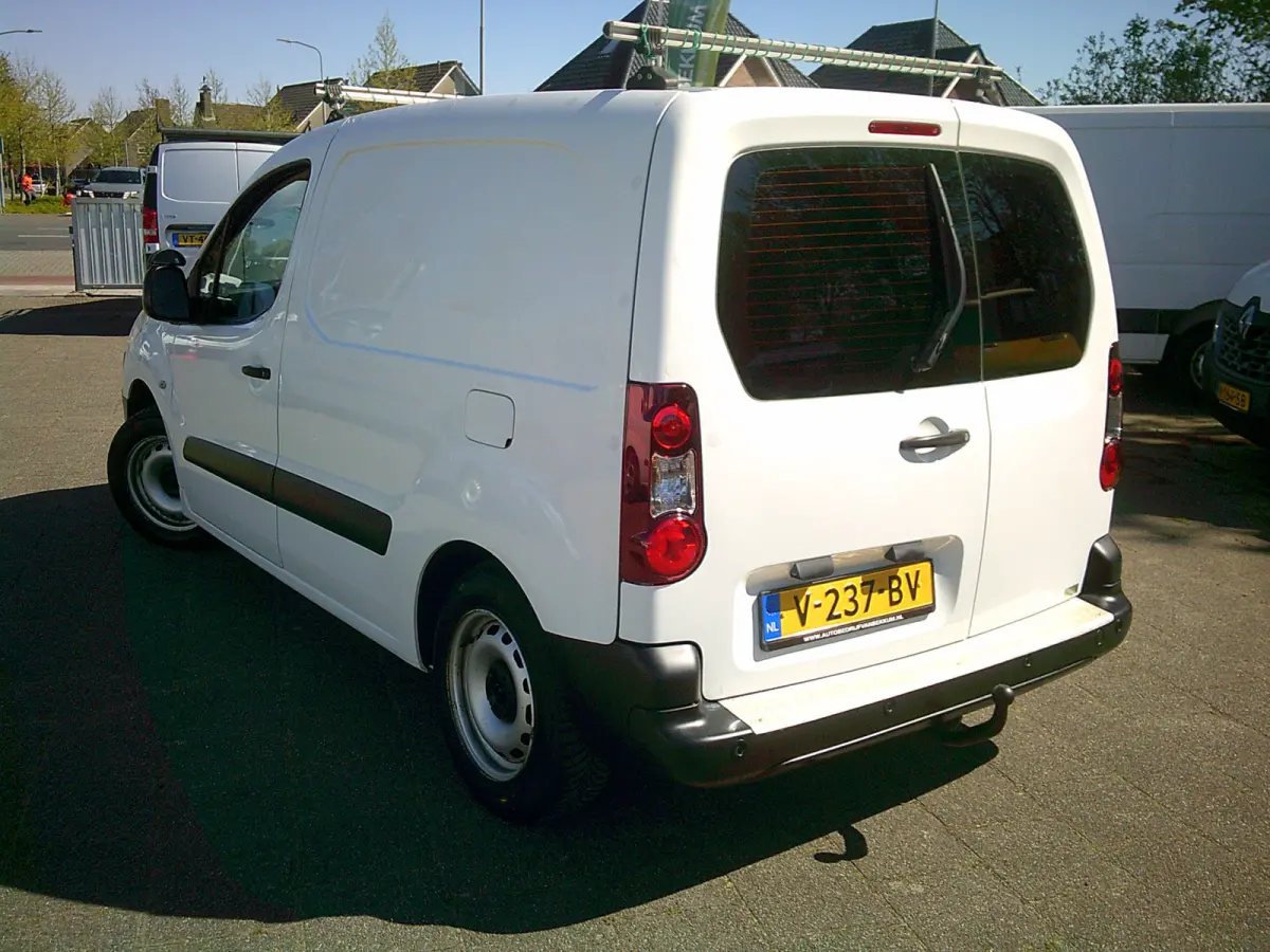 1.6 BlueHDI 100 Club S&S BTW/BPM VRIJ !! VOORZIEN VAN AIRCO+CRUISE!!