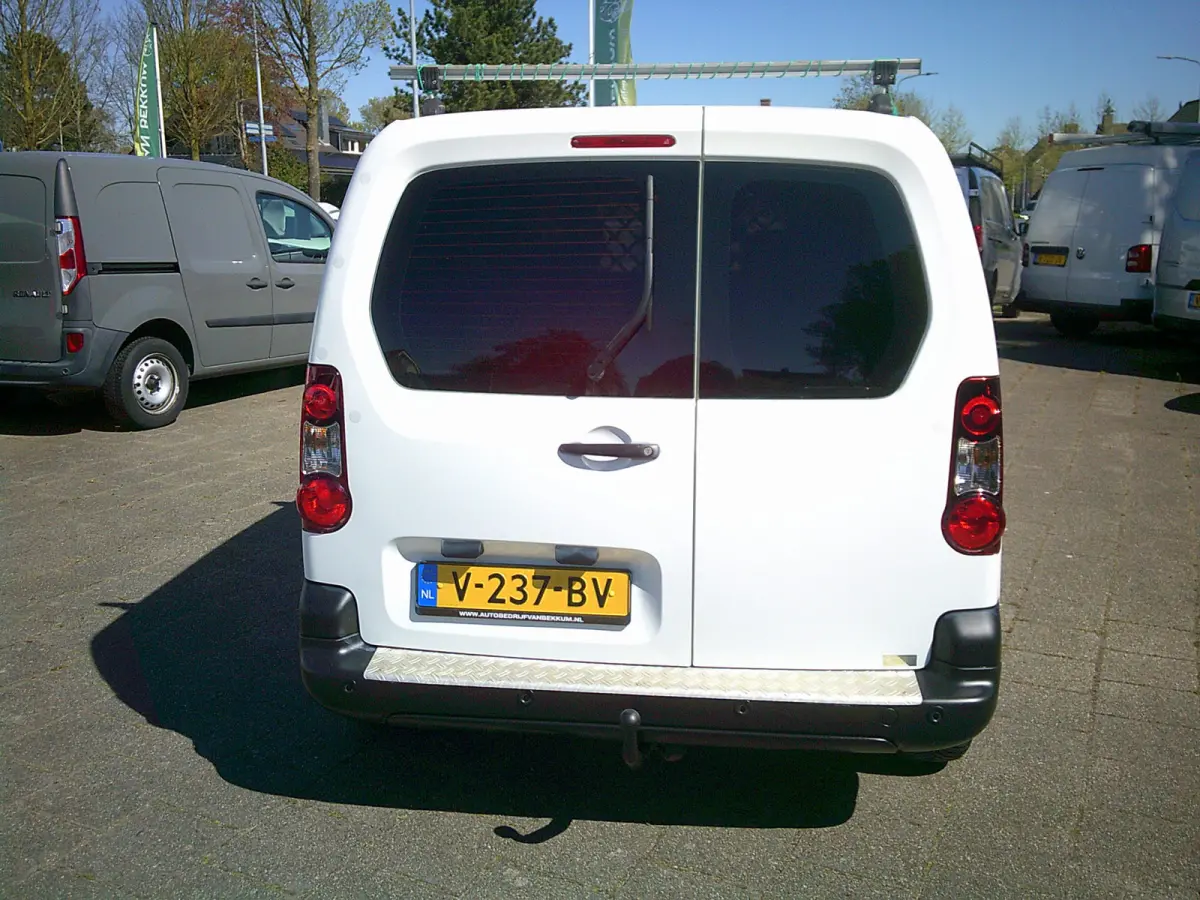 1.6 BlueHDI 100 Club S&S BTW/BPM VRIJ !! VOORZIEN VAN AIRCO+CRUISE!!