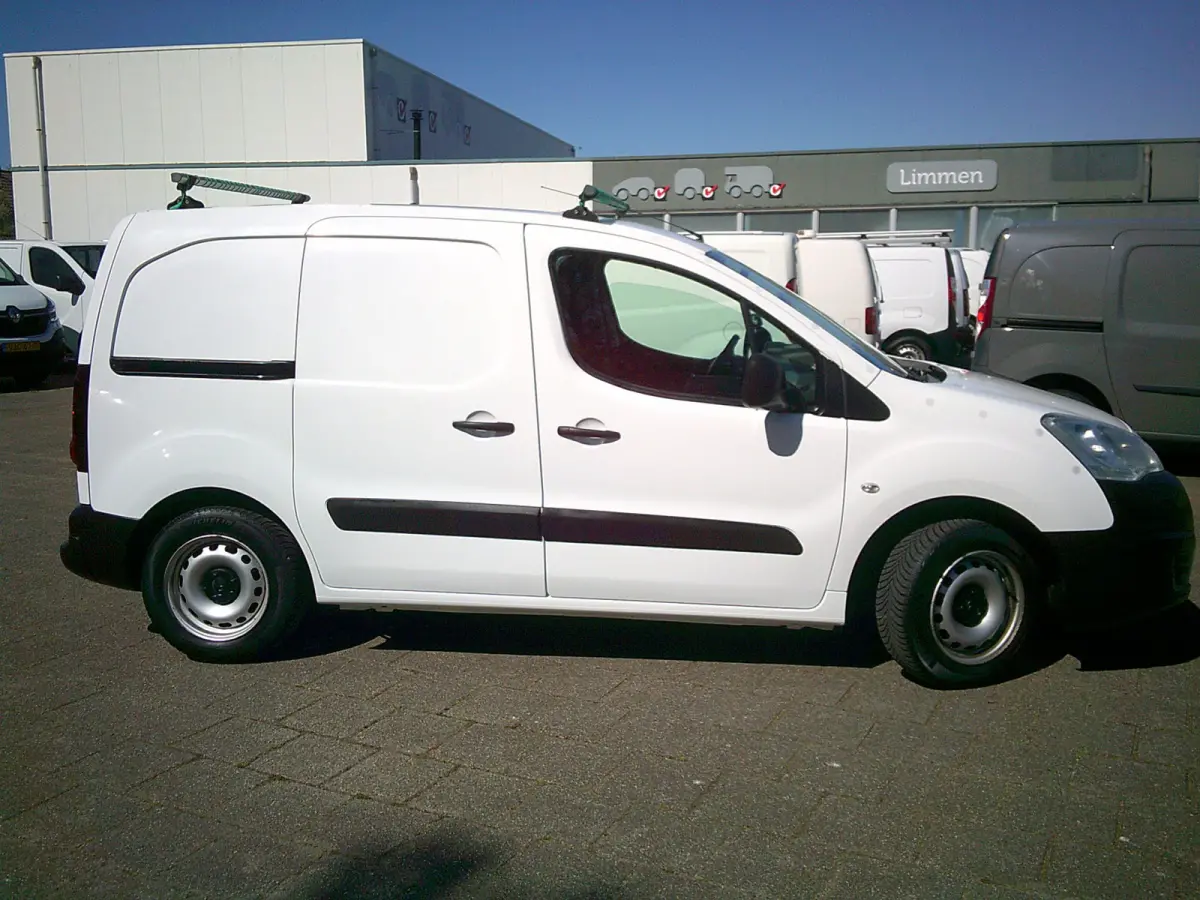 1.6 BlueHDI 100 Club S&S BTW/BPM VRIJ !! VOORZIEN VAN AIRCO+CRUISE!!