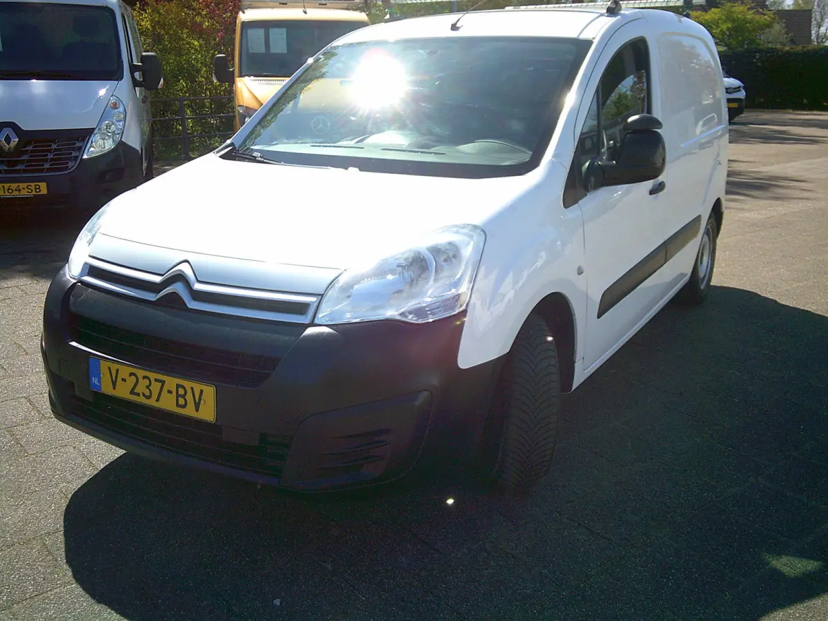1.6 BlueHDI 100 Club S&S BTW/BPM VRIJ !! VOORZIEN VAN AIRCO+CRUISE!!