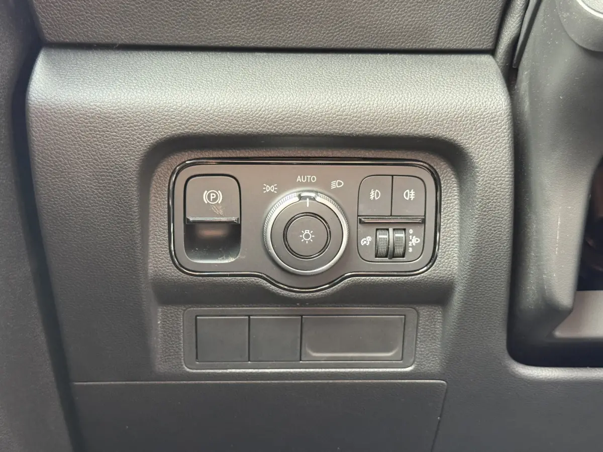 110 CDI L1 Pro Automaat L1 Airco Carplay Cruise control Stoelverwarming Parkeersensoren voor achter