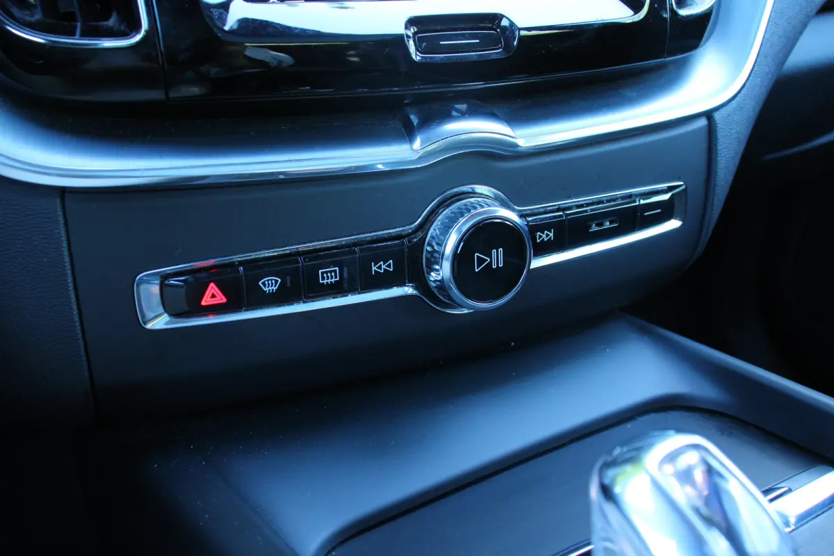 2.0 T8 Twin Engine AWD Inscription | PANODAK | ELEKTR. TREKHAAK | ELEKTR. STOEL | CRUISE | ALL SEASON | DEALER OH! | LANE ASSIST | PARK SENS V+A