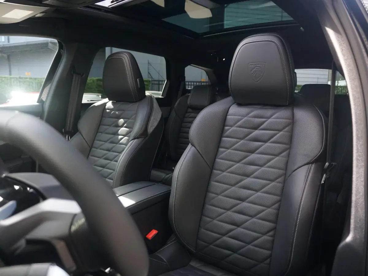 1.2 Hybrid 145 GT Exclusive 7p Panoramadak