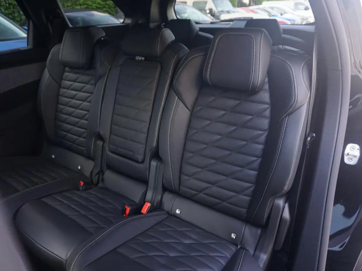1.2 Hybrid 145 GT Exclusive 7p Panoramadak
