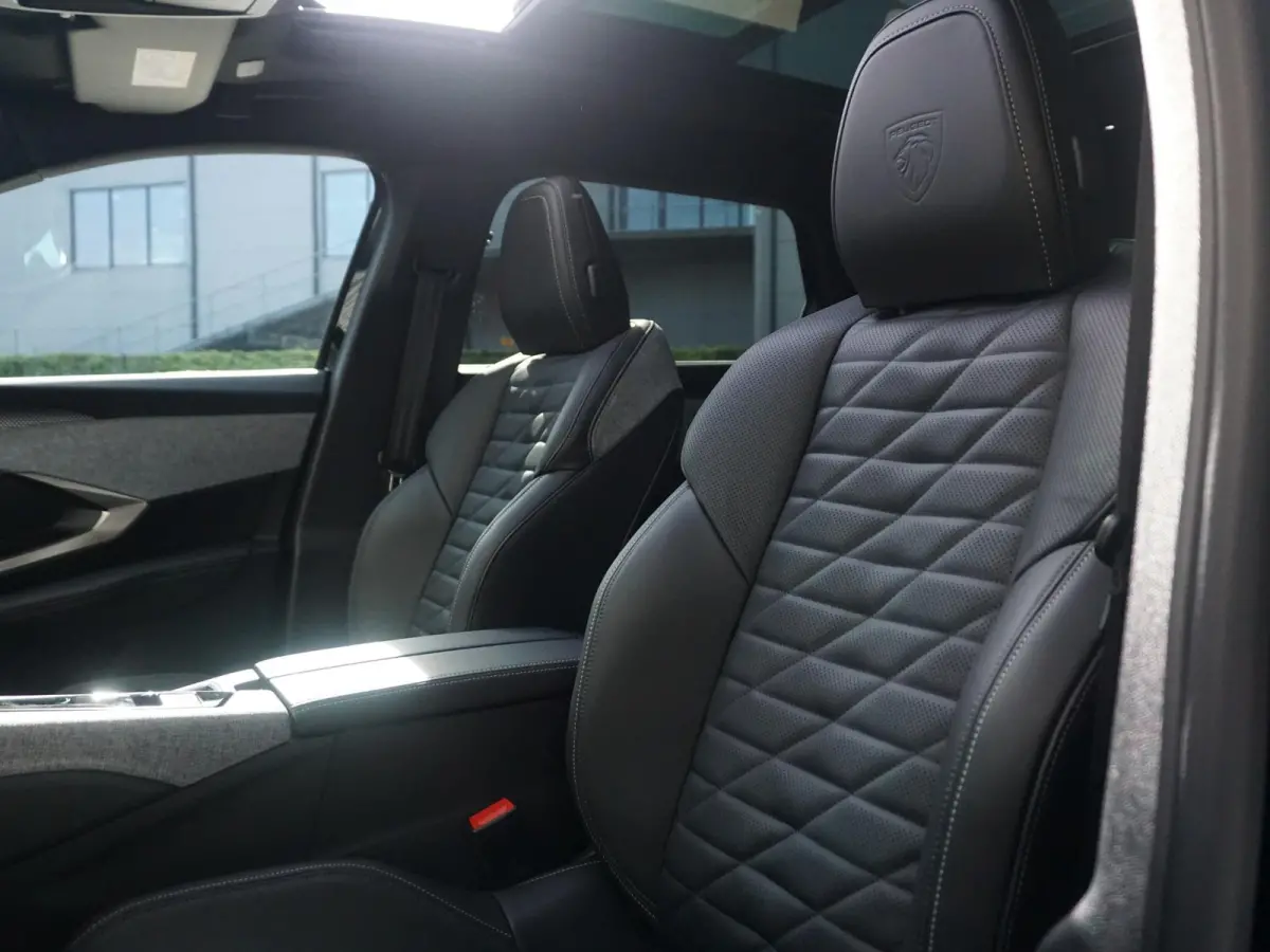 1.2 Hybrid 145 GT Exclusive 7p Panoramadak