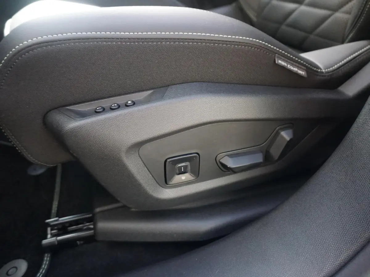 1.2 Hybrid 145 GT Exclusive 7p Panoramadak