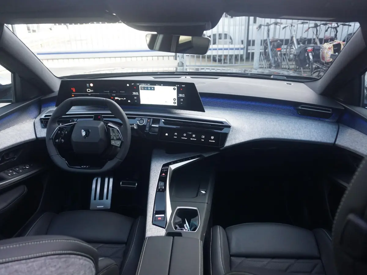 1.2 Hybrid 145 GT Exclusive 7p Panoramadak