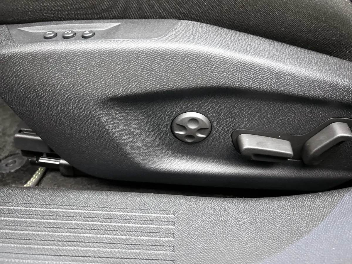 1.2 GT Pack Business 130pk Automaat | Trekhaak | Elektrische Bestuurdersstoel | Stoelmassage | Adaptieve Cruise Control | Navigatie | Climate Control | Focal | 360 Camera | Matrix-LED |