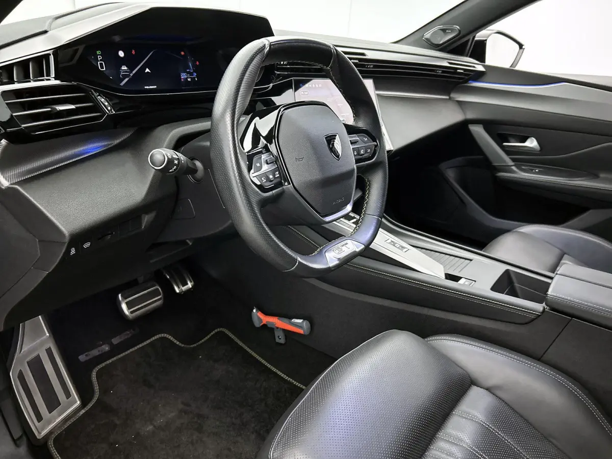 1.2 GT Pack Business 130pk Automaat | Trekhaak | Elektrische Bestuurdersstoel | Stoelmassage | Adaptieve Cruise Control | Navigatie | Climate Control | Focal | 360 Camera | Matrix-LED |