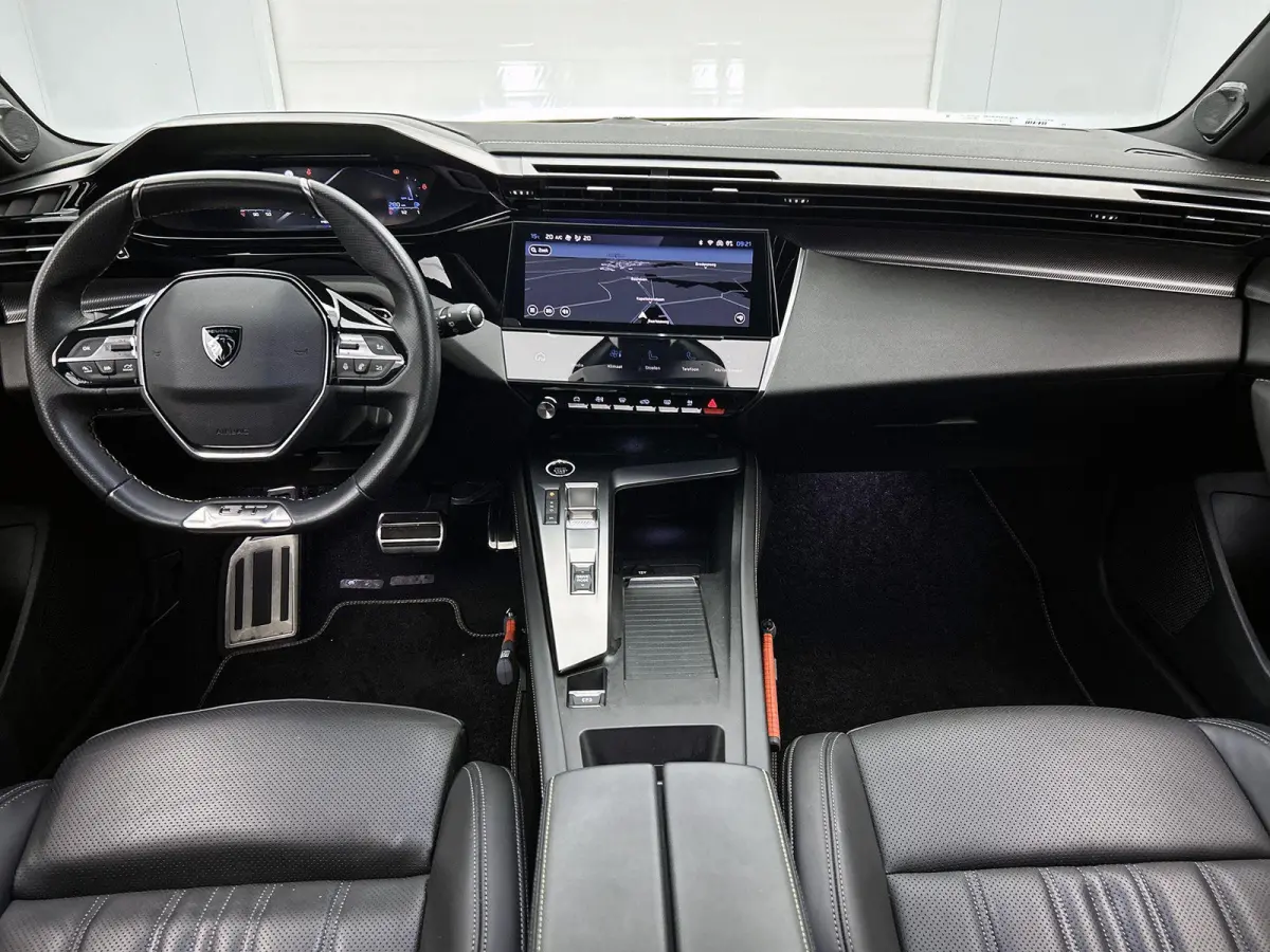 1.2 GT Pack Business 130pk Automaat | Trekhaak | Elektrische Bestuurdersstoel | Stoelmassage | Adaptieve Cruise Control | Navigatie | Climate Control | Focal | 360 Camera | Matrix-LED |