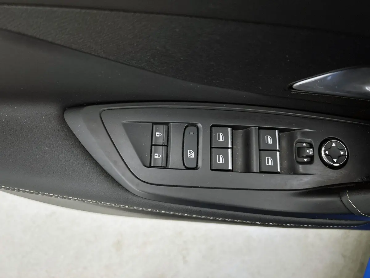 1.2 GT Pack Business 130pk Automaat | Trekhaak | Elektrische Bestuurdersstoel | Stoelmassage | Adaptieve Cruise Control | Navigatie | Climate Control | Focal | 360 Camera | Matrix-LED |