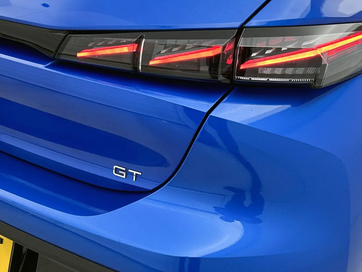 1.2 GT Pack Business 130pk Automaat | Trekhaak | Elektrische Bestuurdersstoel | Stoelmassage | Adaptieve Cruise Control | Navigatie | Climate Control | Focal | 360 Camera | Matrix-LED |