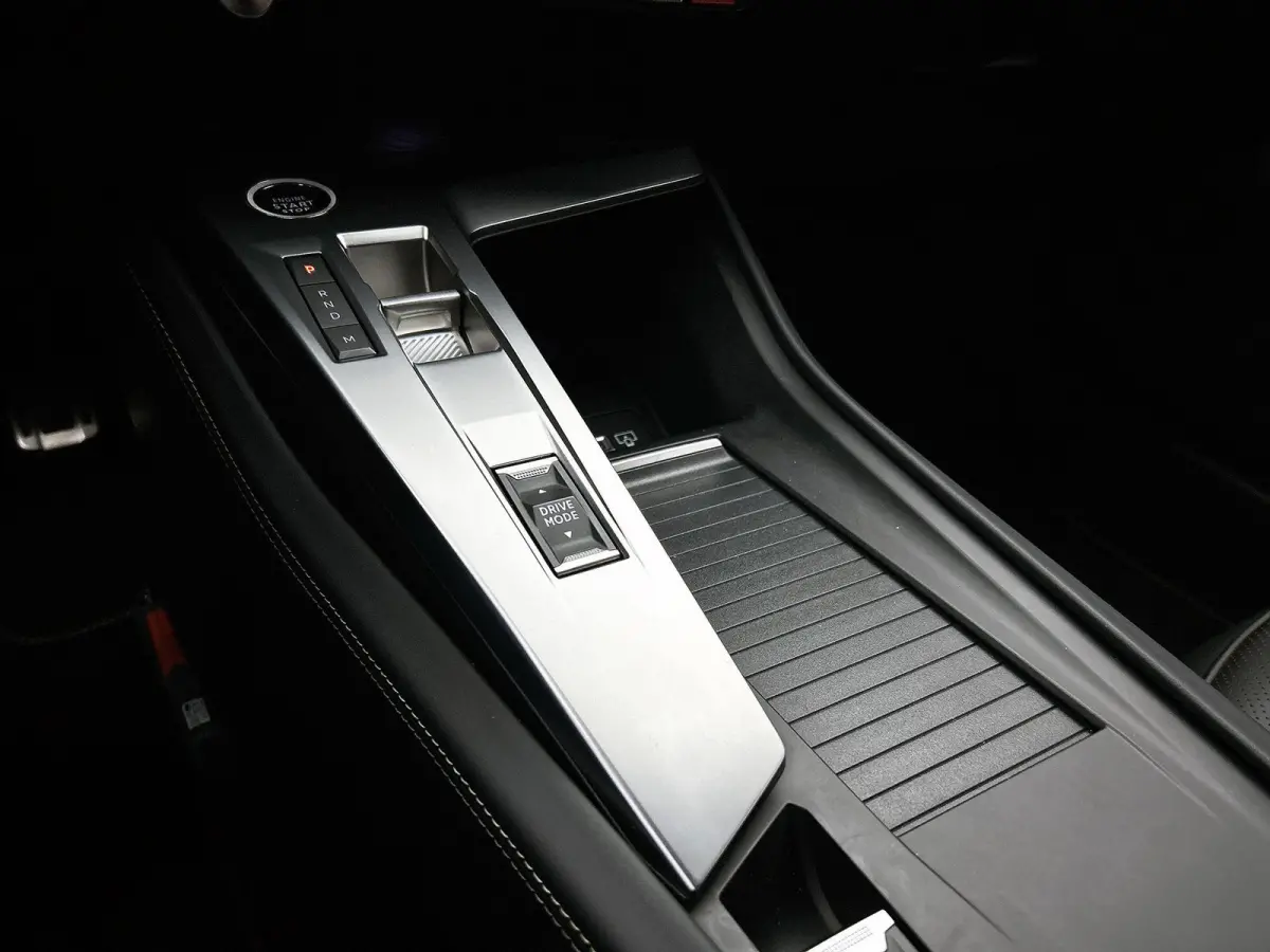 1.2 GT Pack Business 130pk Automaat | Trekhaak | Elektrische Bestuurdersstoel | Stoelmassage | Adaptieve Cruise Control | Navigatie | Climate Control | Focal | 360 Camera | Matrix-LED |