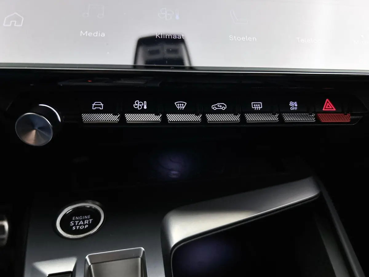 1.2 GT Pack Business 130pk Automaat | Trekhaak | Elektrische Bestuurdersstoel | Stoelmassage | Adaptieve Cruise Control | Navigatie | Climate Control | Focal | 360 Camera | Matrix-LED |
