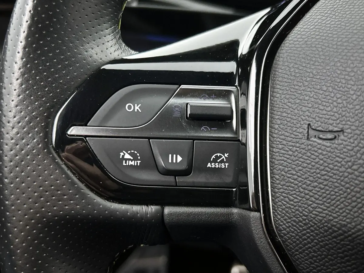 1.2 GT Pack Business 130pk Automaat | Trekhaak | Elektrische Bestuurdersstoel | Stoelmassage | Adaptieve Cruise Control | Navigatie | Climate Control | Focal | 360 Camera | Matrix-LED |