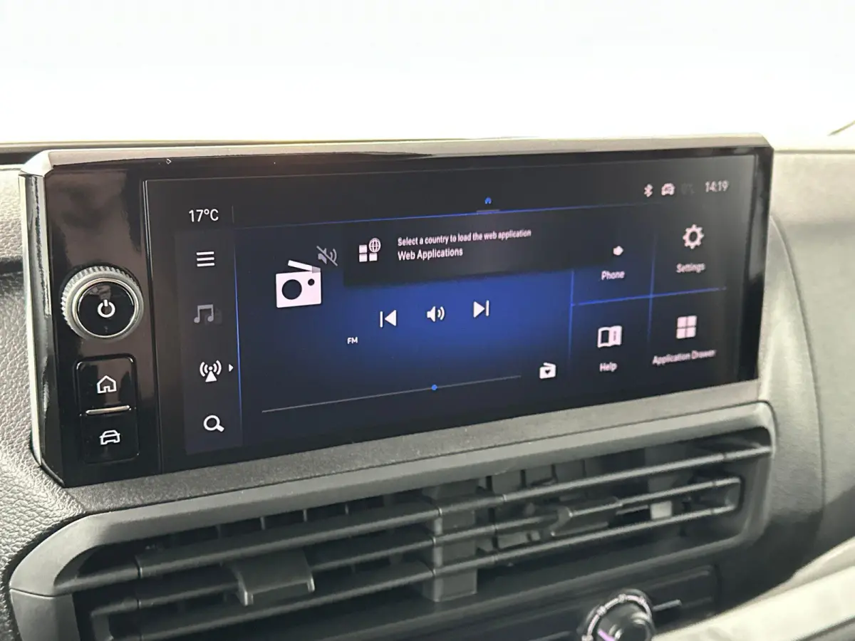 1.5 Diesel 120 S&S L2 | Navigatie | PDC achter | Apple Caprplay&Android Auto | Houten vloer | Tot 8 jaar speciale garantie!