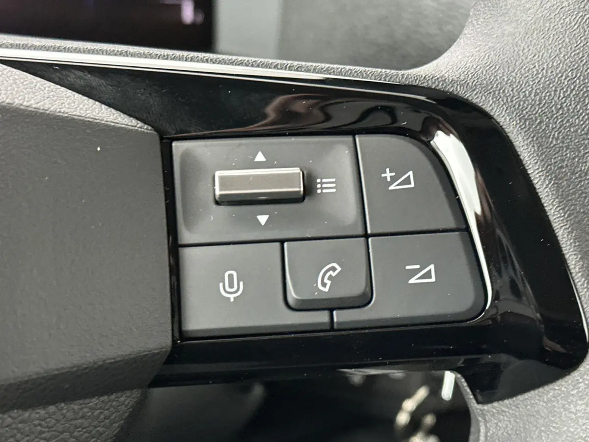 1.5 Diesel 120 S&S L2 | Navigatie | PDC achter | Apple Caprplay&Android Auto | Houten vloer | Tot 8 jaar speciale garantie!