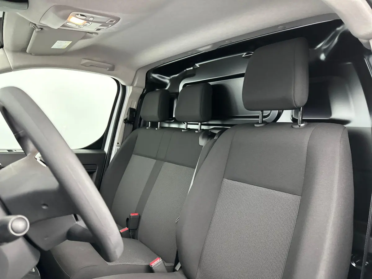 1.5 Diesel 120 S&S L2 | Navigatie | PDC achter | Apple Caprplay&Android Auto | Houten vloer | Tot 8 jaar speciale garantie!