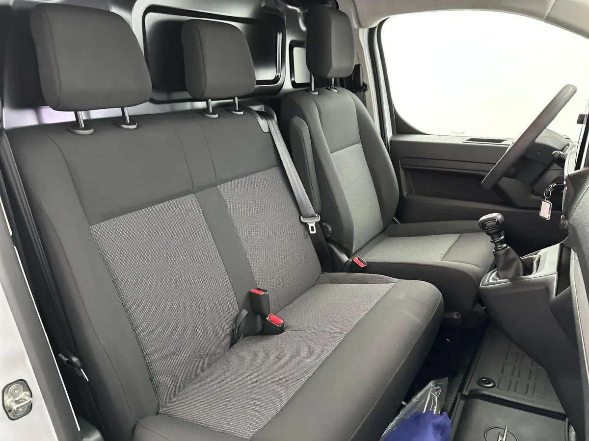 1.5 Diesel 120 S&S L2 | Navigatie | PDC achter | Apple Caprplay&Android Auto | Houten vloer | Tot 8 jaar speciale garantie!