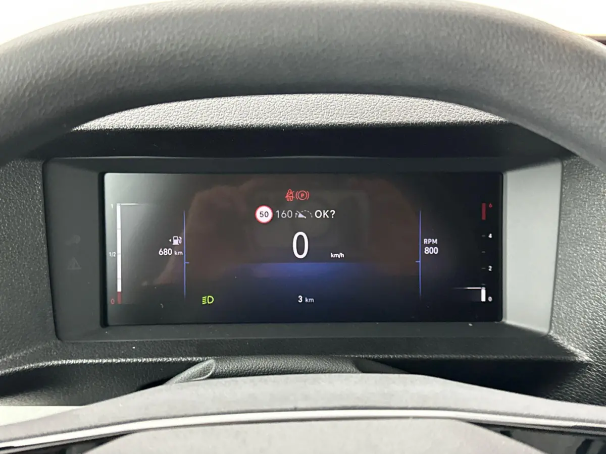 1.5 Diesel 120 S&S L2 | Navigatie | PDC achter | Apple Caprplay&Android Auto | Houten vloer | Tot 8 jaar speciale garantie!