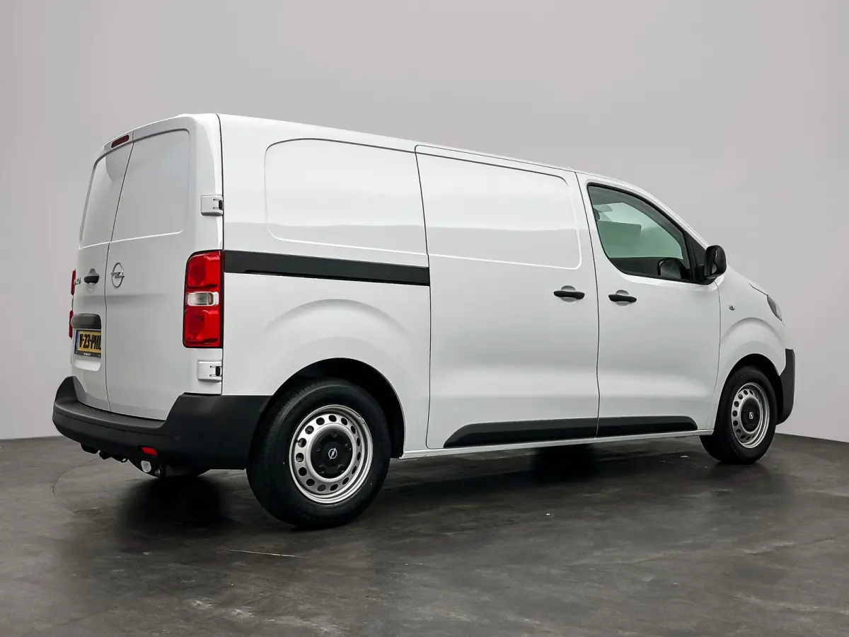 1.5 Diesel 120 S&S L2 | Navigatie | PDC achter | Apple Caprplay&Android Auto | Houten vloer | Tot 8 jaar speciale garantie!