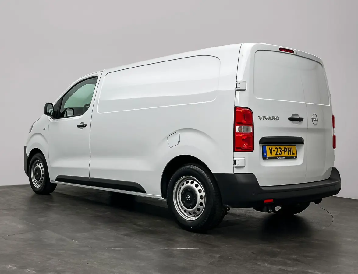 1.5 Diesel 120 S&S L2 | Navigatie | PDC achter | Apple Caprplay&Android Auto | Houten vloer | Tot 8 jaar speciale garantie!
