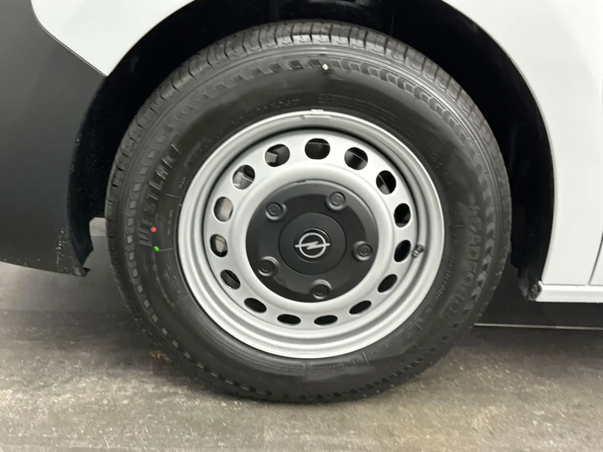 1.5 Diesel 120 S&S L2 | Navigatie | PDC achter | Apple Caprplay&Android Auto | Houten vloer | Tot 8 jaar speciale garantie!
