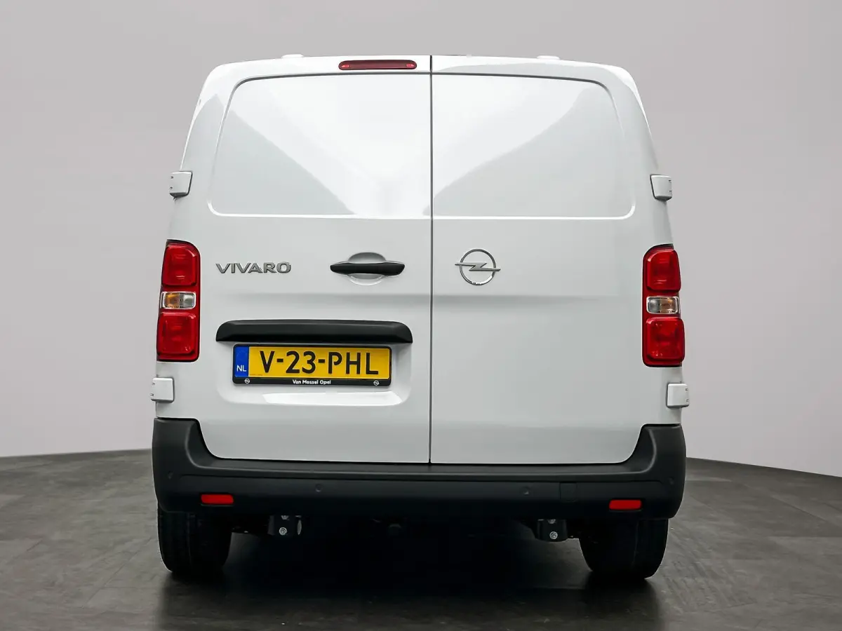 1.5 Diesel 120 S&S L2 | Navigatie | PDC achter | Apple Caprplay&Android Auto | Houten vloer | Tot 8 jaar speciale garantie!