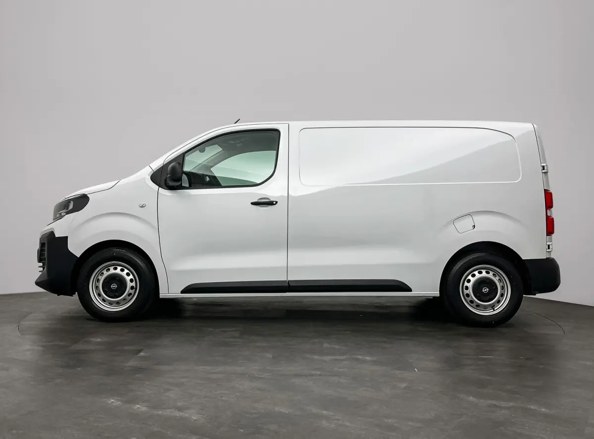 1.5 Diesel 120 S&S L2 | Navigatie | PDC achter | Apple Caprplay&Android Auto | Houten vloer | Tot 8 jaar speciale garantie!