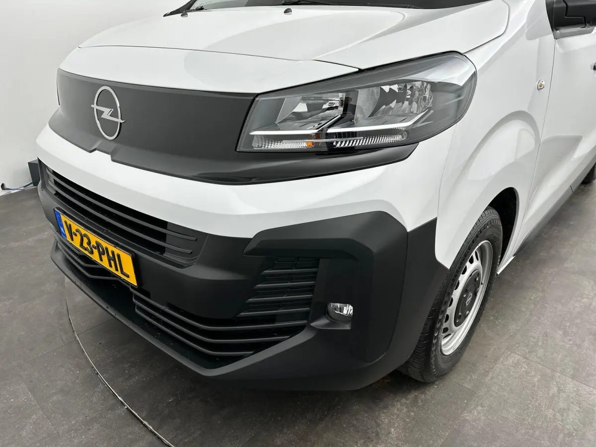 1.5 Diesel 120 S&S L2 | Navigatie | PDC achter | Apple Caprplay&Android Auto | Houten vloer | Tot 8 jaar speciale garantie!