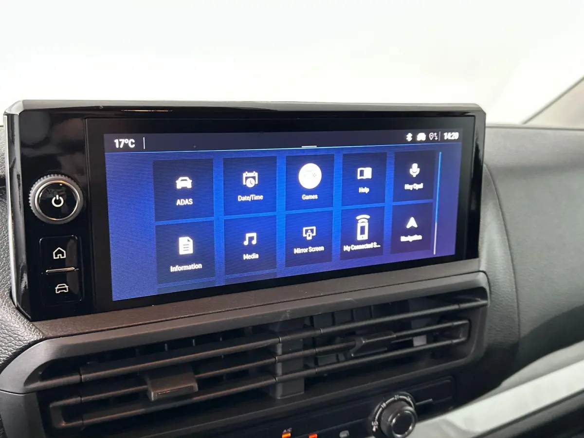 1.5 Diesel 120 S&S L2 | Navigatie | PDC achter | Apple Caprplay&Android Auto | Houten vloer | Tot 8 jaar speciale garantie!