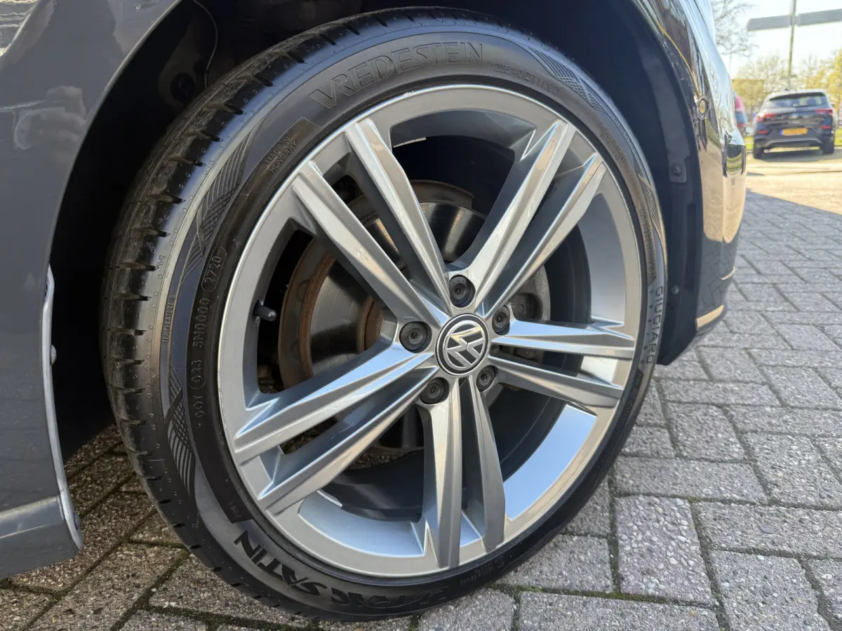 1.0 TSI Comfortline. | AUTOMAAT | PANO | DYNAUDIO | CARPLAY | PDC |