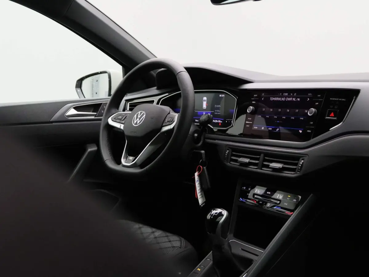 1.0 TSI R-Line 95 PK| Origineel Nederlands | 1e Eigenaar | Draadloze Apple carplay | Adaptieve cruise control | Travel Assist | Climate control | Achteruitrijcamera | Parkeersensoren |