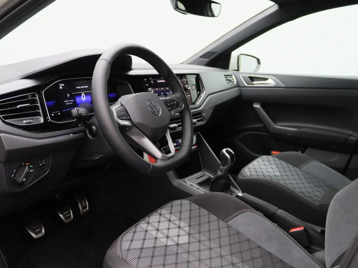1.0 TSI R-Line 95 PK| Origineel Nederlands | 1e Eigenaar | Draadloze Apple carplay | Adaptieve cruise control | Travel Assist | Climate control | Achteruitrijcamera | Parkeersensoren |