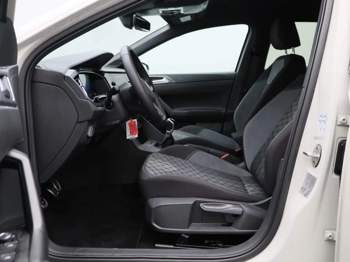 1.0 TSI R-Line 95 PK| Origineel Nederlands | 1e Eigenaar | Draadloze Apple carplay | Adaptieve cruise control | Travel Assist | Climate control | Achteruitrijcamera | Parkeersensoren |