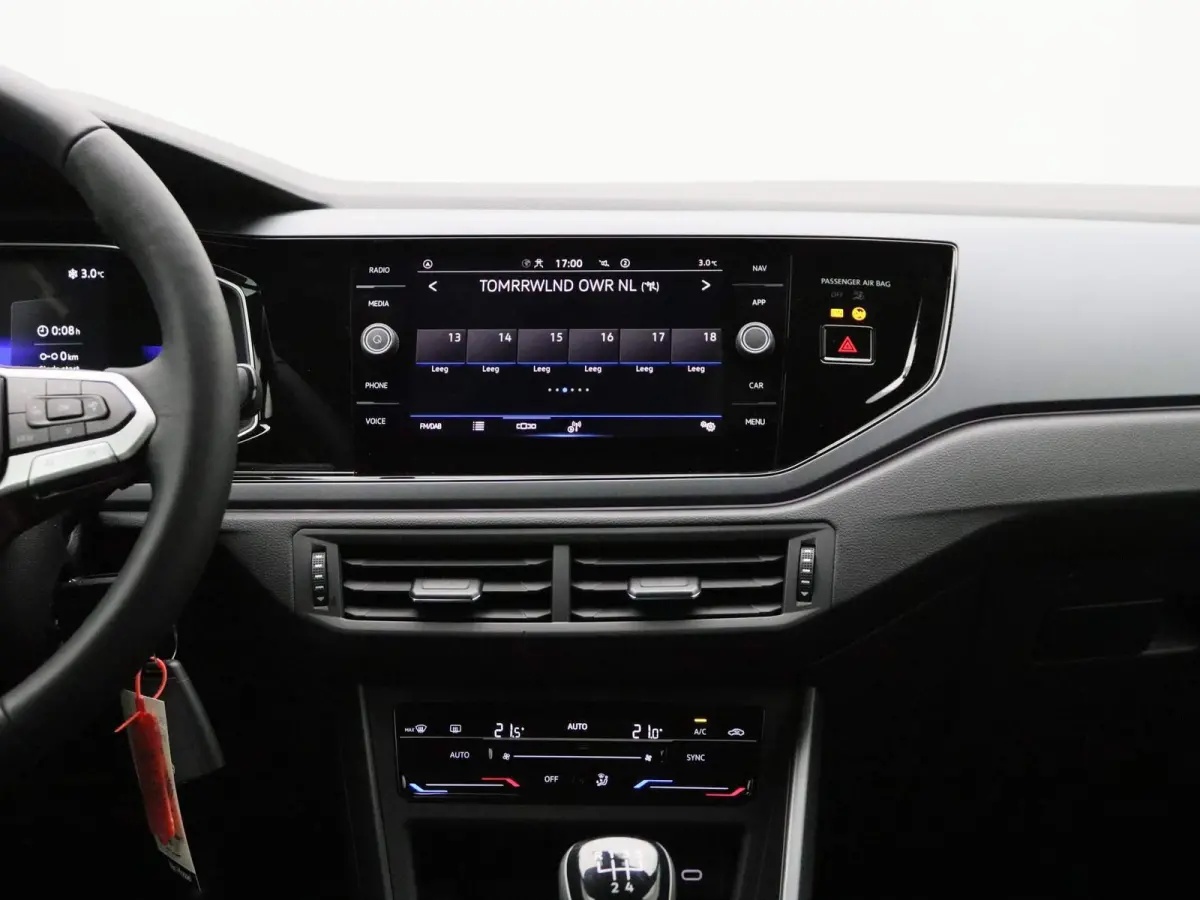 1.0 TSI R-Line 95 PK| Origineel Nederlands | 1e Eigenaar | Draadloze Apple carplay | Adaptieve cruise control | Travel Assist | Climate control | Achteruitrijcamera | Parkeersensoren |