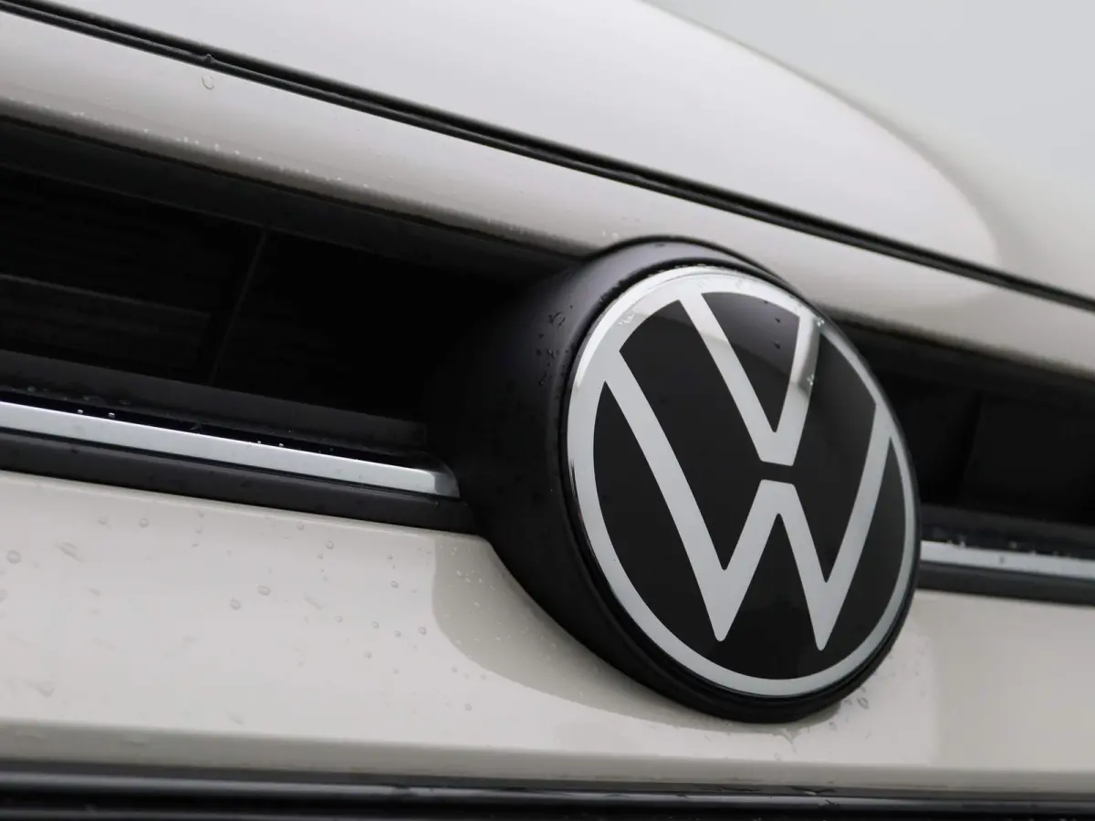 1.0 TSI R-Line 95 PK| Origineel Nederlands | 1e Eigenaar | Draadloze Apple carplay | Adaptieve cruise control | Travel Assist | Climate control | Achteruitrijcamera | Parkeersensoren |