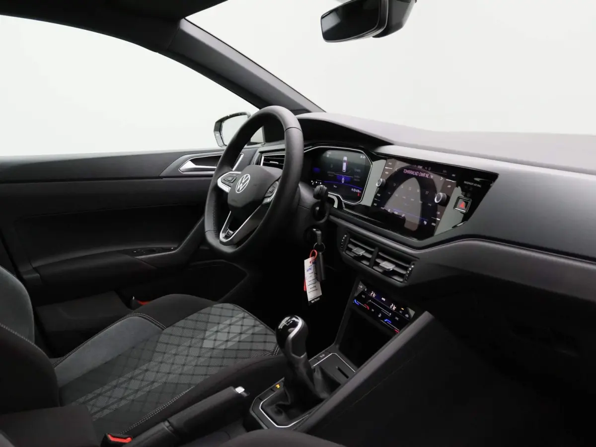 1.0 TSI R-Line 95 PK| Origineel Nederlands | 1e Eigenaar | Draadloze Apple carplay | Adaptieve cruise control | Travel Assist | Climate control | Achteruitrijcamera | Parkeersensoren |