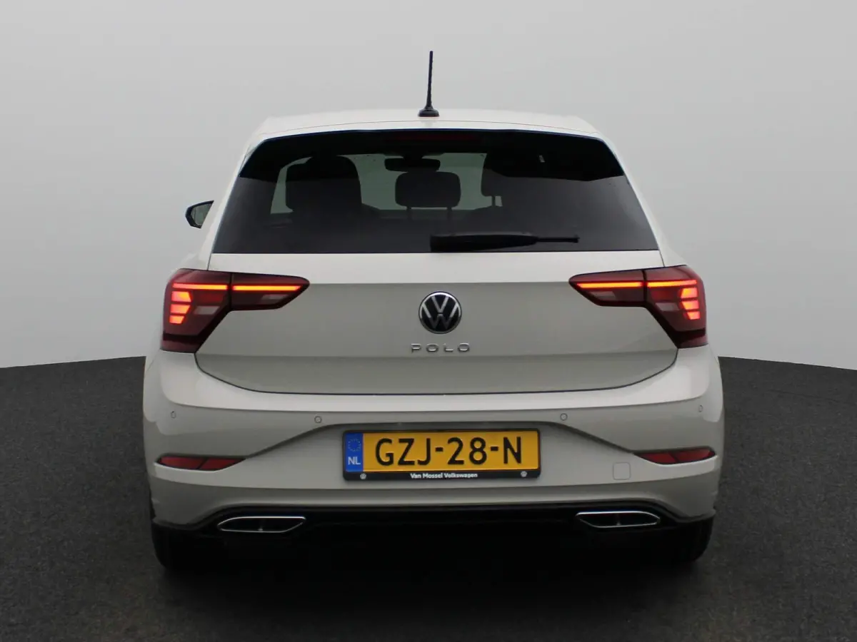 1.0 TSI R-Line 95 PK| Origineel Nederlands | 1e Eigenaar | Draadloze Apple carplay | Adaptieve cruise control | Travel Assist | Climate control | Achteruitrijcamera | Parkeersensoren |
