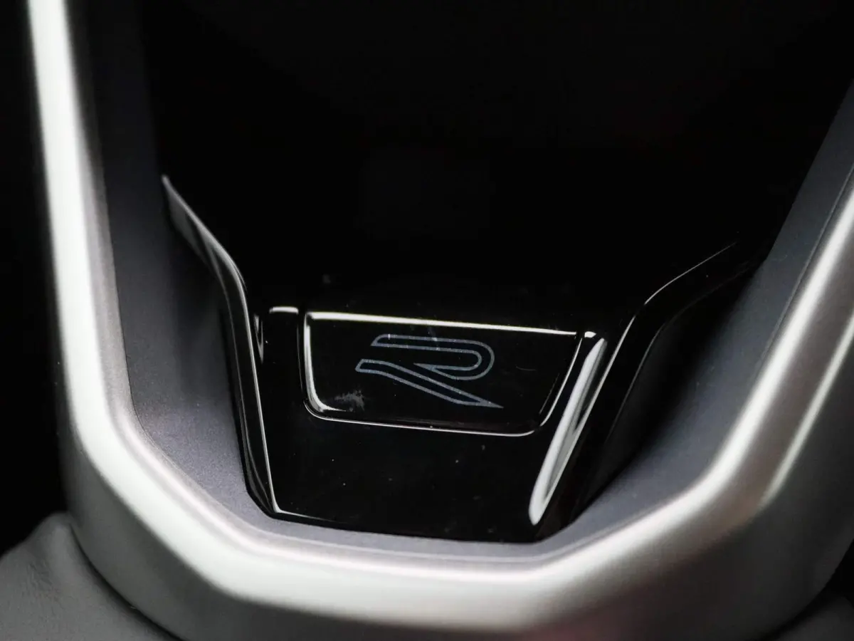 1.0 TSI R-Line 95 PK| Origineel Nederlands | 1e Eigenaar | Draadloze Apple carplay | Adaptieve cruise control | Travel Assist | Climate control | Achteruitrijcamera | Parkeersensoren |