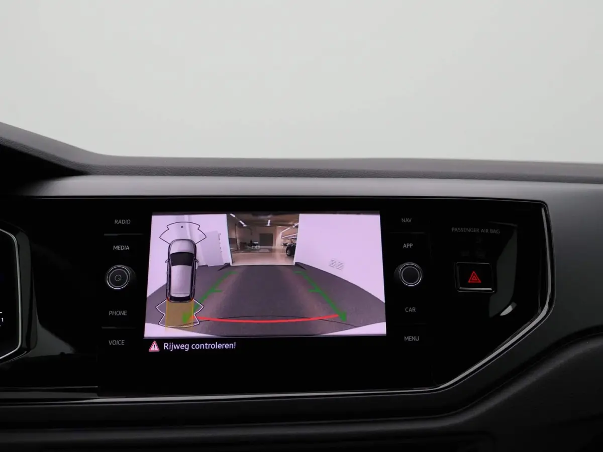 1.0 TSI R-Line 95 PK| Origineel Nederlands | 1e Eigenaar | Draadloze Apple carplay | Adaptieve cruise control | Travel Assist | Climate control | Achteruitrijcamera | Parkeersensoren |