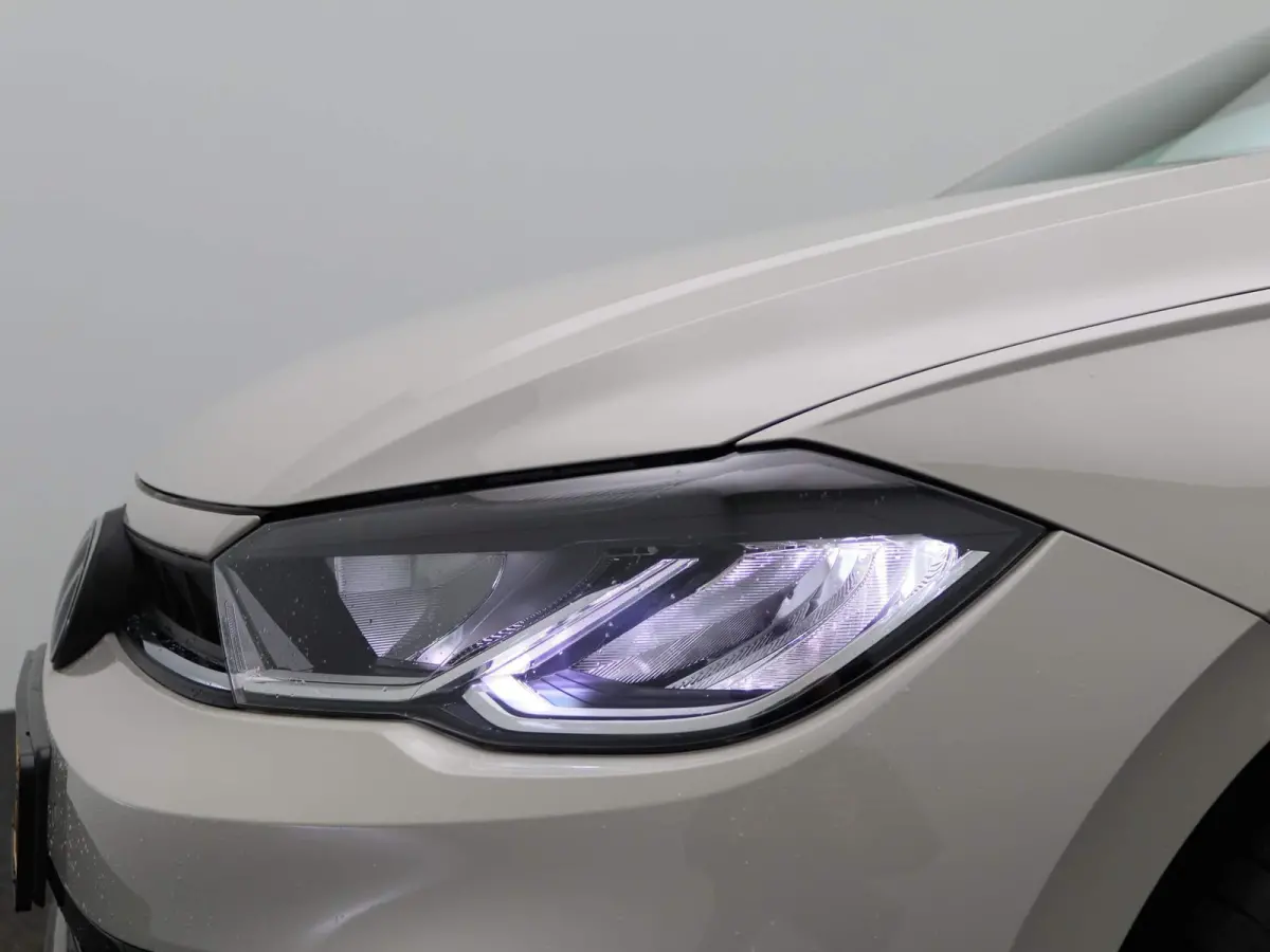 1.0 TSI R-Line 95 PK| Origineel Nederlands | 1e Eigenaar | Draadloze Apple carplay | Adaptieve cruise control | Travel Assist | Climate control | Achteruitrijcamera | Parkeersensoren |