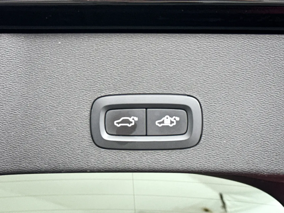 Recharge Plus 69 kWh | Panoramadak | Parkeercamera | Stoel- en Stuurverwarming | Google navigatie